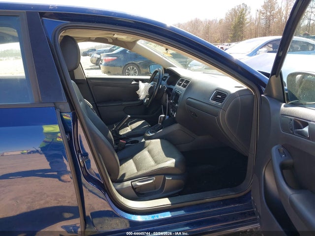 2011 Volkswagen Jetta 2.5l Se მანქანა იყიდება აუქციონზე, vin: 3VWDX7AJ9BM082403, აუქციონის ნომერი: 44445744