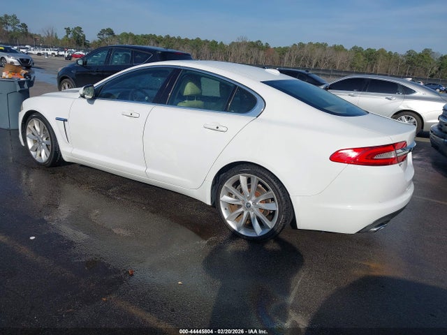 2012 JAGUAR XF SAJWA0HB3CLS25207 Photo 2