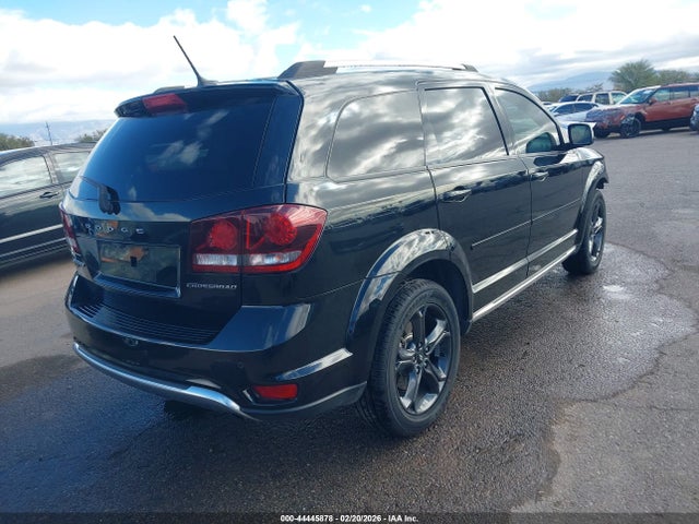 3C4PDCGB0JT327823 Dodge Journey Crossroad
