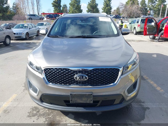 5XYPGDA52HG228129 KIA Sorento 3.3l Lx