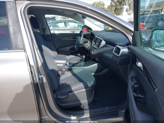5XYPGDA52HG228129 KIA Sorento 3.3l Lx