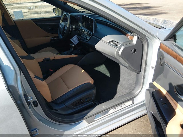 44445945 :رقم المزاد ، 58ADA1C19SU075501 vin ، 2025 Lexus Es 300h مزاد بيع