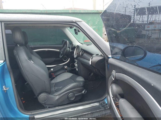 2008 MINI COOPER S WMWMF73508TT92548 Photo 4