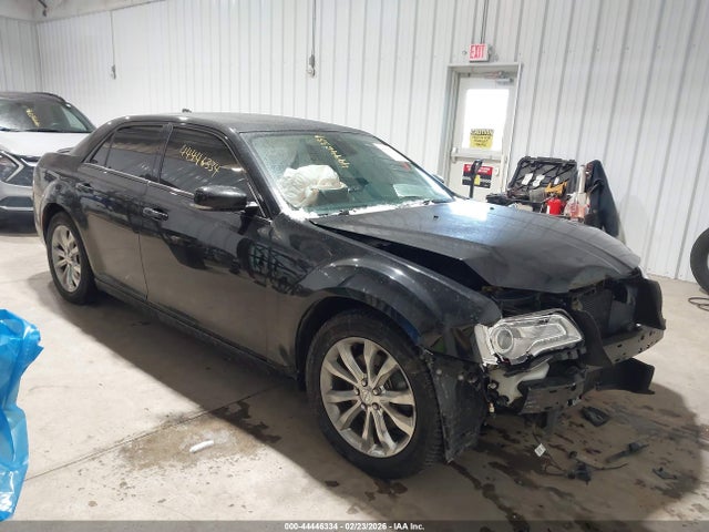 2016 CHRYSLER 300 2C3CCARG2GH262395