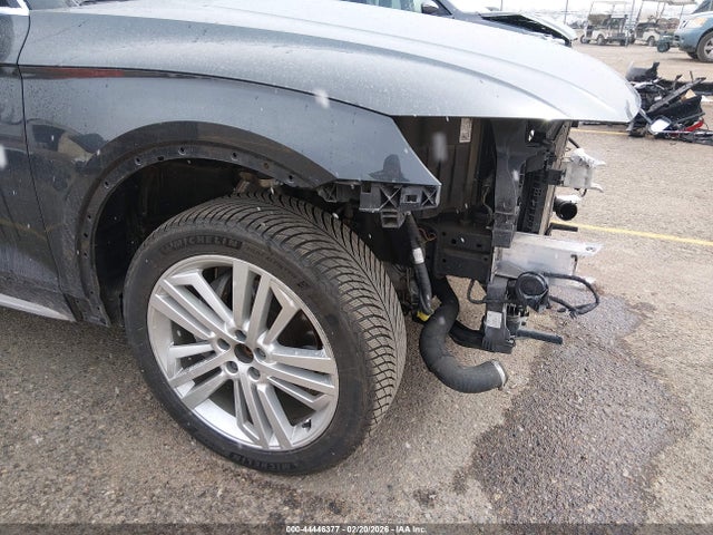 WA1BNAFY0J2067873 Audi Q5 2.0t Premium/2.0t Tech Premium