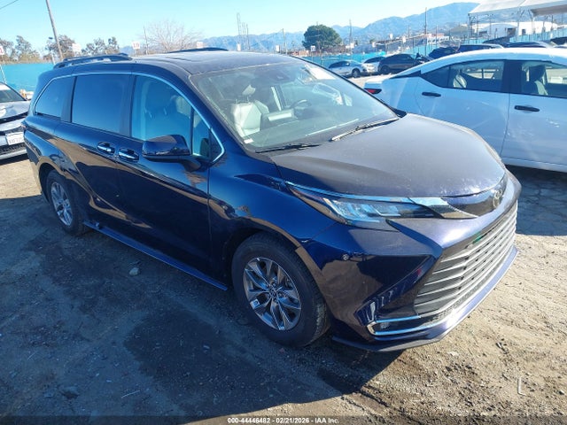 Toyota SIENNA XLE 2023 5TDYRKEC6PS153299 zdjęcie główne