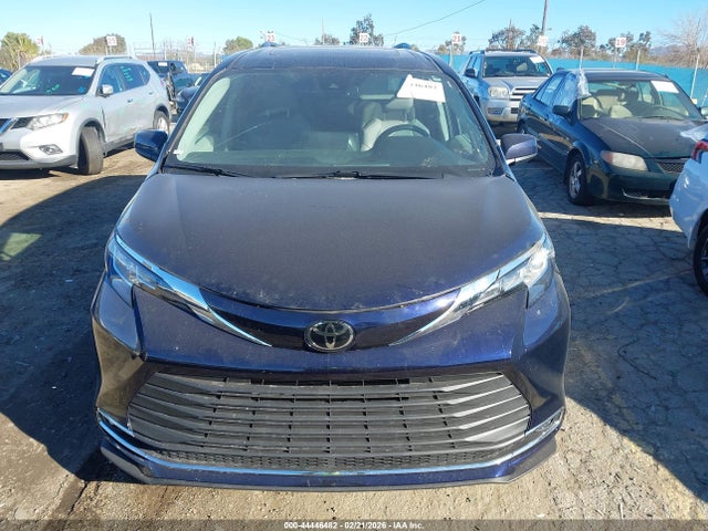 Toyota SIENNA XLE 2023 5TDYRKEC6PS153299 Image 12