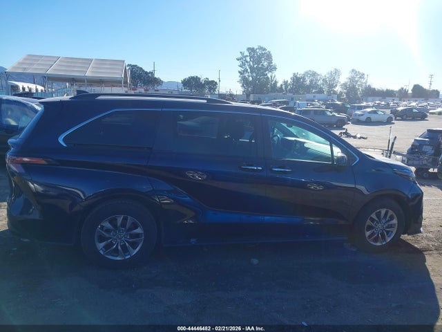 Toyota SIENNA XLE 2023 5TDYRKEC6PS153299 Image 13