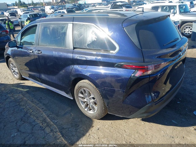 Toyota SIENNA XLE 2023 5TDYRKEC6PS153299 Image 3