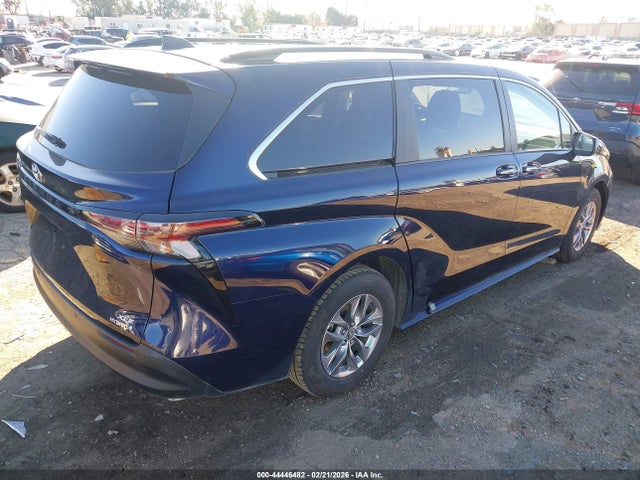 Toyota SIENNA XLE 2023 5TDYRKEC6PS153299 Image 4
