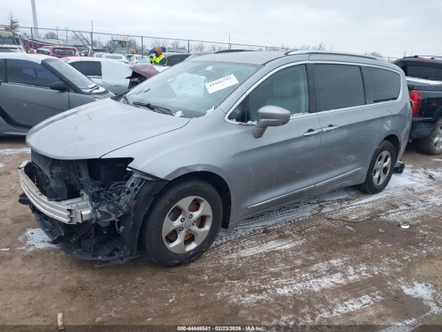 44446541 :رقم المزاد ، 2C4RC1EG8HR521057 vin ، 2017 Chrysler Pacifica Touring-l Plus مزاد بيع