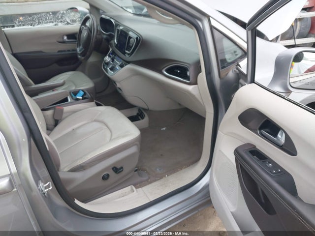 44446541 :رقم المزاد ، 2C4RC1EG8HR521057 vin ، 2017 Chrysler Pacifica Touring-l Plus مزاد بيع