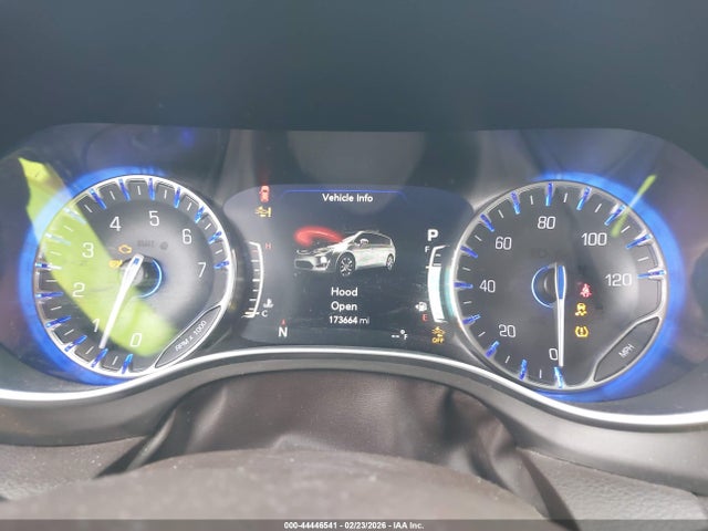 44446541 :رقم المزاد ، 2C4RC1EG8HR521057 vin ، 2017 Chrysler Pacifica Touring-l Plus مزاد بيع