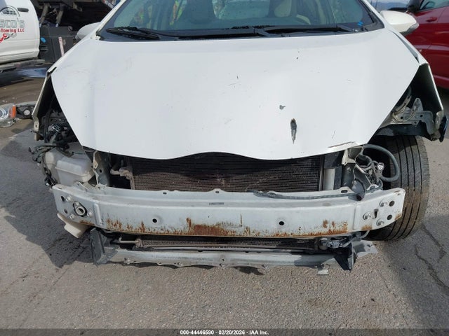 JTDKDTB34F1579728 Toyota Prius C One