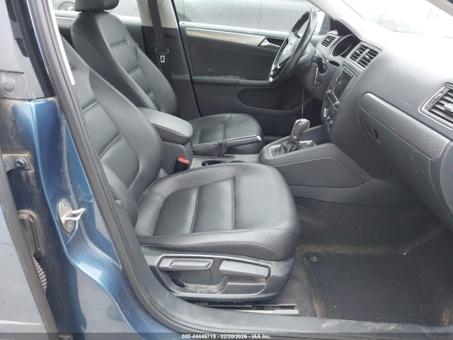 2017 Volkswagen Jetta 1.4t Se მანქანა იყიდება აუქციონზე, vin: 3VWDB7AJ3HM227443, აუქციონის ნომერი: 44446719