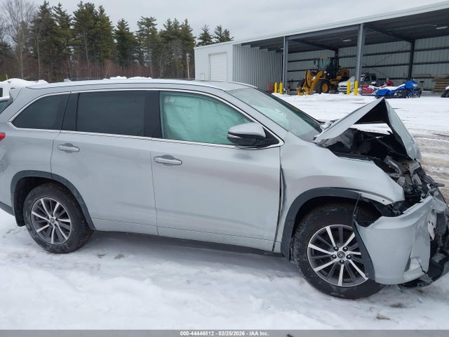 5TDJZRFH8JS861758 Toyota Highlander Xle