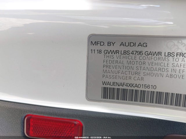 2019 Audi A4 45 Premium მანქანა იყიდება აუქციონზე, vin: WAUENAF4XKA015610, აუქციონის ნომერი: 44446835