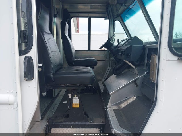 1FC3E3KL2GDC12747 Ford E-350 Stripped