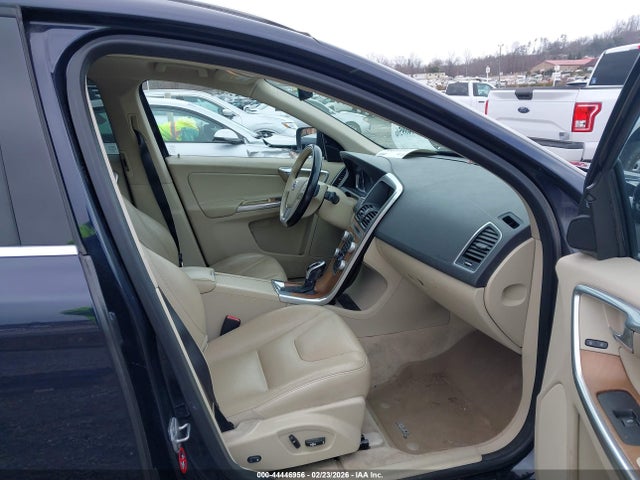 2016 VOLVO XC60 YV4612RK4G2791734 Photo 4
