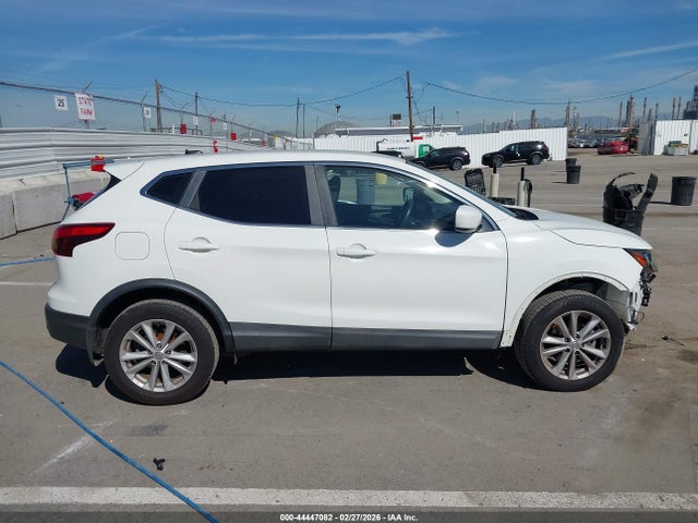 JN1BJ1CP8HW022294 Nissan Rogue Sport S