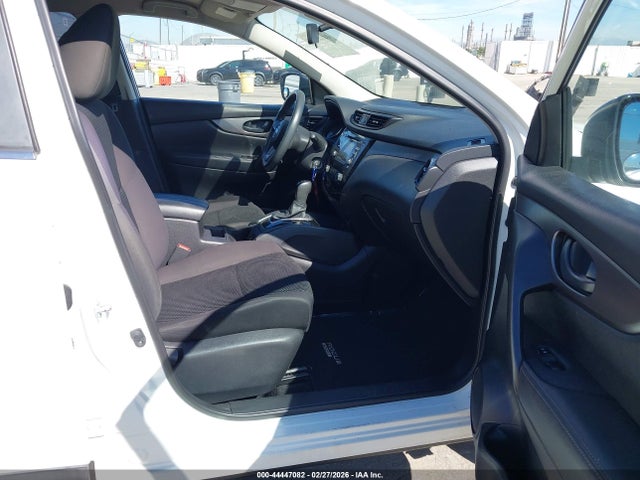 JN1BJ1CP8HW022294 Nissan Rogue Sport S