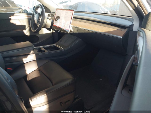 2024 TESLA MODEL Y 7SAYGDEE1RF122880 Photo 4