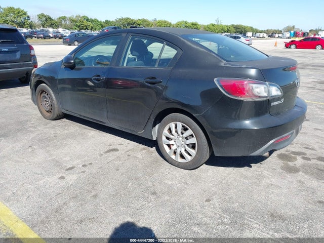 2011 MAZDA MAZDA3 JM1BL1UF5B1396055 Photo 2