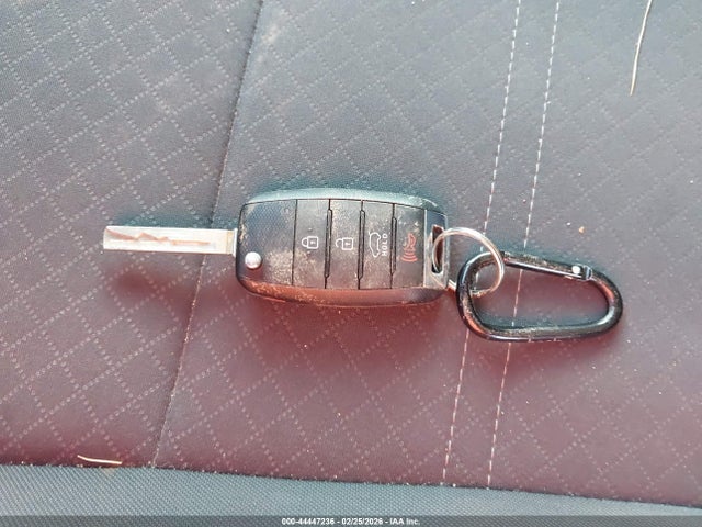 5XYPGDA50HG320310 KIA Sorento 3.3l Lx