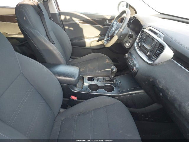 5XYPGDA50HG320310 KIA Sorento 3.3l Lx