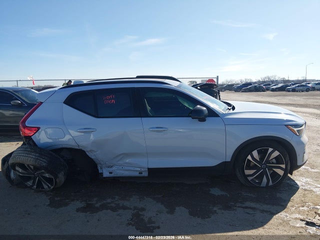 Продаж на аукціоні авто 2025 Volvo Xc40 B5 Plus Dark Theme, vin: YV4L12UC5S2537901, номер лоту: 44447318