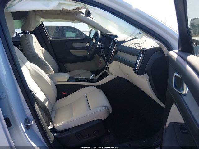 Продаж на аукціоні авто 2025 Volvo Xc40 B5 Plus Dark Theme, vin: YV4L12UC5S2537901, номер лоту: 44447318