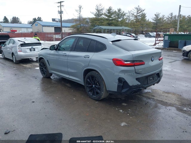 2022 BMW X4 5UX43DT07N9J81921 Photo 2