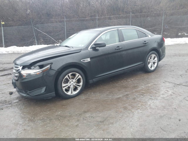 Ford TAURUS SE 2017 1FAHP2D83HG121785 Image 2