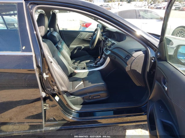 1HGCR6F70FA000952 Honda Accord Hybrid Touring