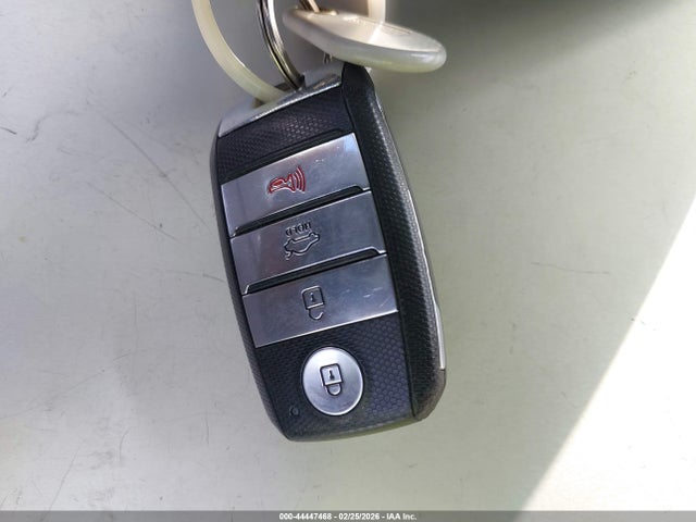 KNAGT4LE5J5023277 KIA Optima Hybrid Premium