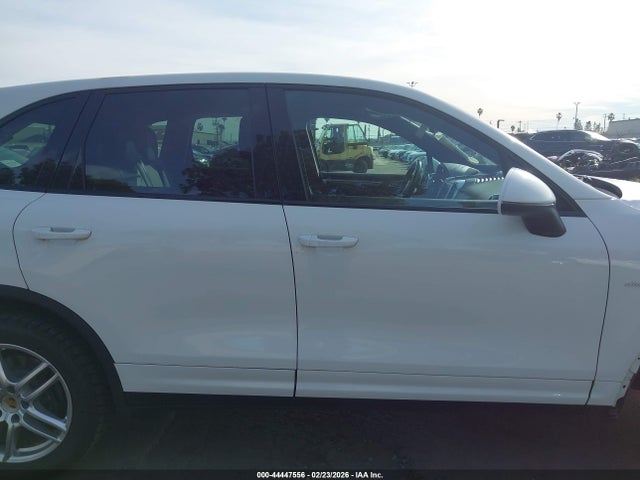 Porsche Cayenne Diesel 2016 WP1AF2A29GKA40427 Image 13