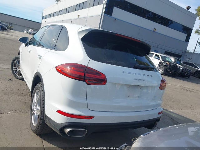 Porsche Cayenne Diesel 2016 WP1AF2A29GKA40427 Image 16