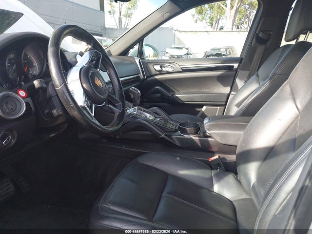 Porsche Cayenne Diesel 2016 WP1AF2A29GKA40427 Image 17
