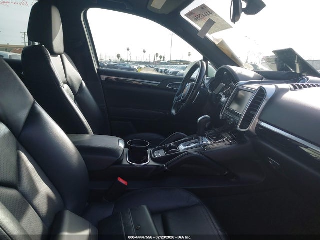 Porsche Cayenne Diesel 2016 WP1AF2A29GKA40427 Image 5