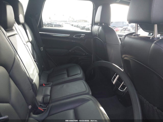 Porsche Cayenne Diesel 2016 WP1AF2A29GKA40427 Image 8
