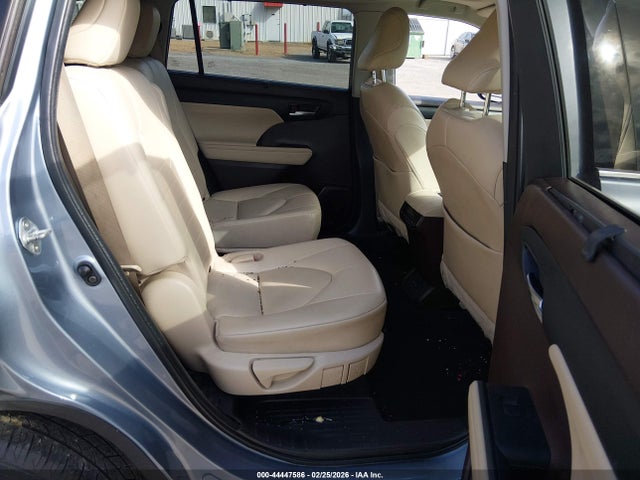 2022 TOYOTA HIGHLANDER 5TDGZRAH4NS099181 Photo 7