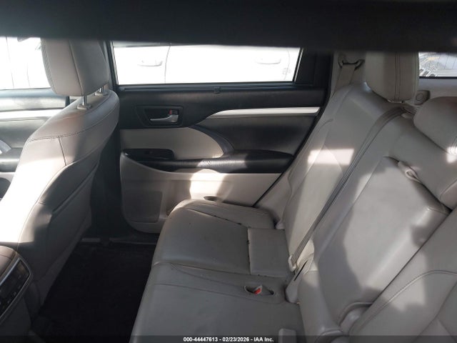 5TDKKRFHXFS105770 Toyota Highlander Xle V6