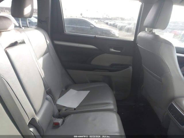 5TDKKRFHXFS105770 Toyota Highlander Xle V6