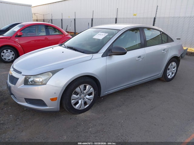 1G1PA5SGXE7157903 Chevrolet Cruze Ls Auto
