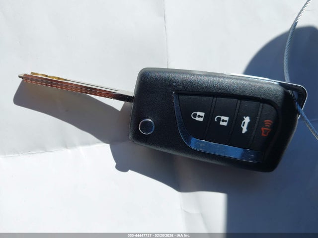 4T1B11HK9JU097111 Toyota CAMRY LE