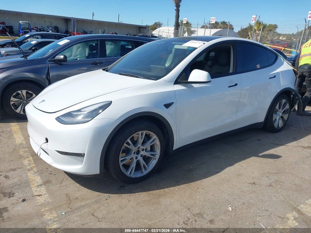 2021 TESLA MODEL Y 5YJYGDEE9MF199888 Photo 1