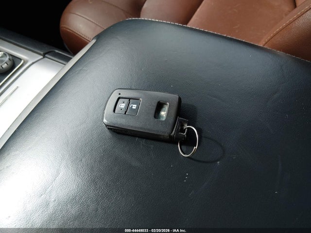 2017 Toyota Land Cruiser V8 მანქანა იყიდება აუქციონზე, vin: JTMCY7AJ9H4058957, აუქციონის ნომერი: 44448033
