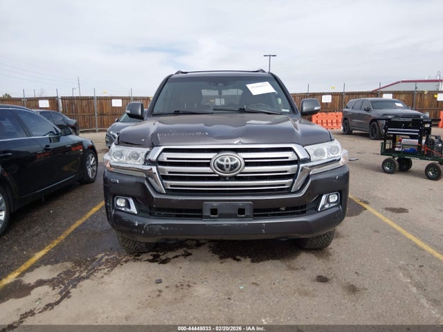 2017 Toyota Land Cruiser V8 მანქანა იყიდება აუქციონზე, vin: JTMCY7AJ9H4058957, აუქციონის ნომერი: 44448033