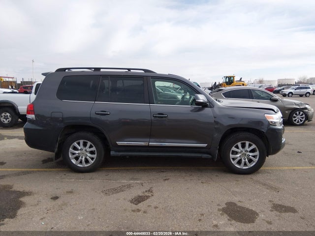2017 Toyota Land Cruiser V8 მანქანა იყიდება აუქციონზე, vin: JTMCY7AJ9H4058957, აუქციონის ნომერი: 44448033