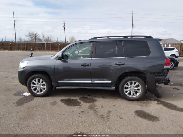 2017 Toyota Land Cruiser V8 მანქანა იყიდება აუქციონზე, vin: JTMCY7AJ9H4058957, აუქციონის ნომერი: 44448033